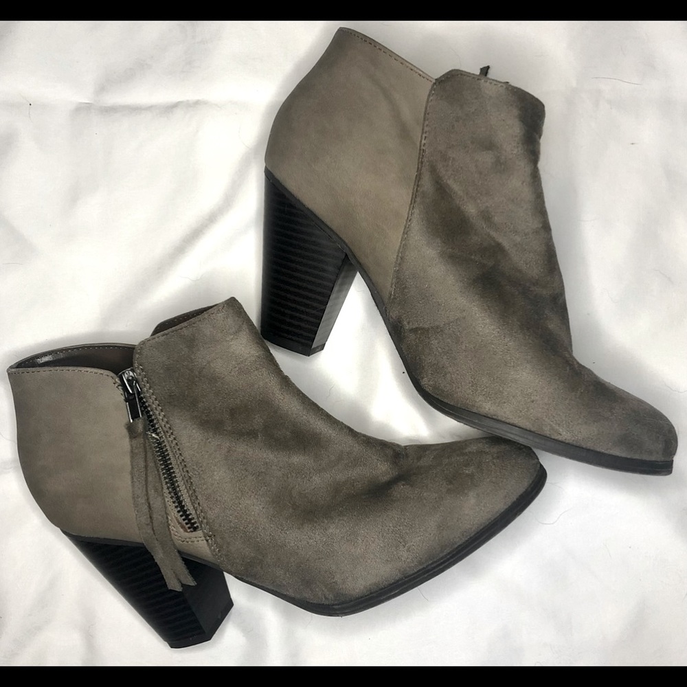 Y•Not Taupe Colored Ankle Boots size 9/12